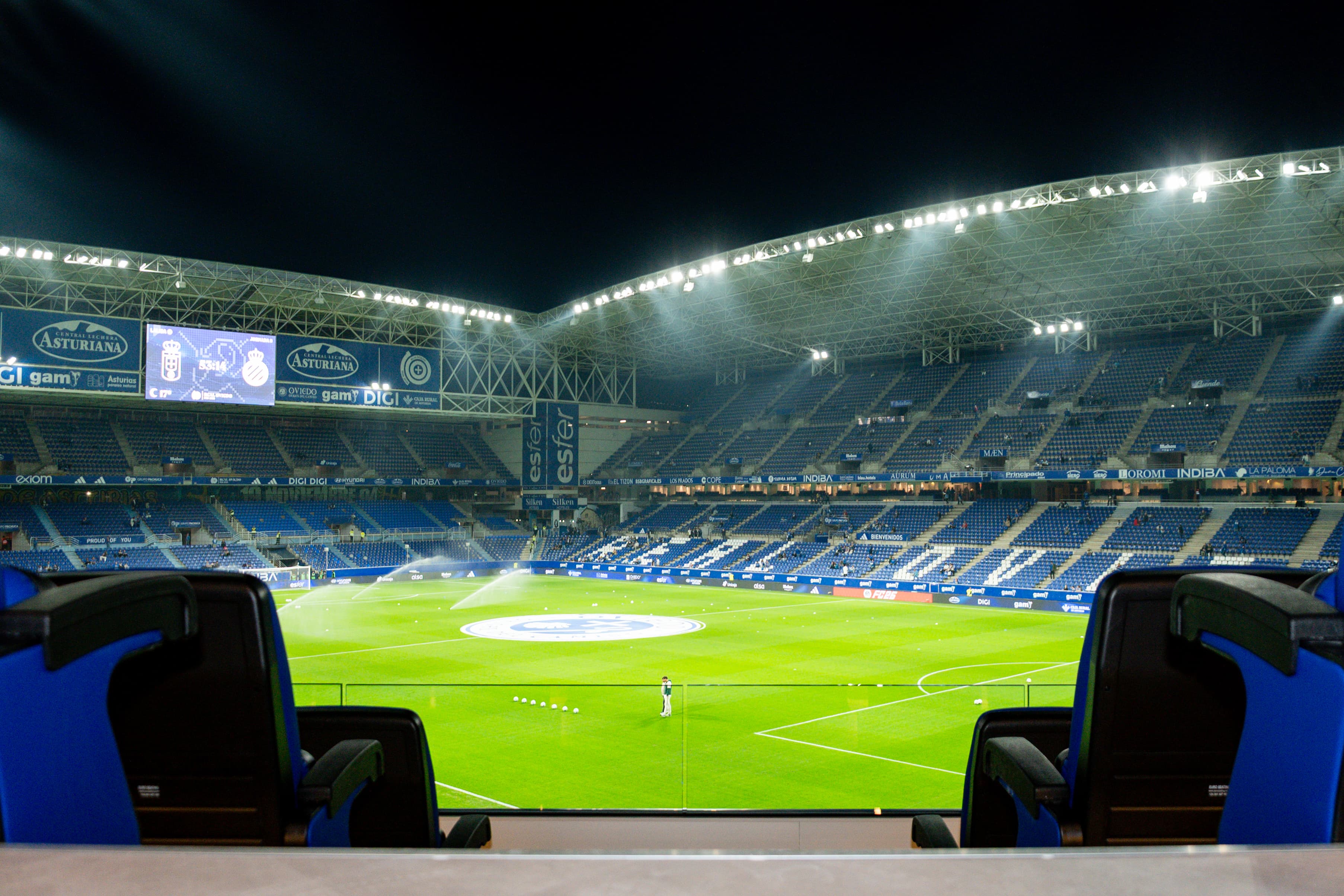 Vista del terreno de juego del Carlos Tartiere desde las butacas Hospitality